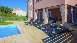 Unclassified image, 3 of 25, button - Elegant Villa With Swimming Pool in Kaštelir (Kastelir-Labinci)