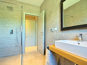 Shower, towels