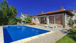 Exterior - Quaint Villa in Žbandaj With Outdoor Pool (Porec)