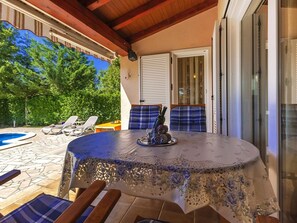 Balcony - Quaint Villa in Žbandaj With Outdoor Pool (Porec)