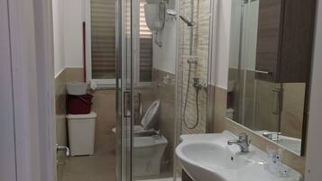 Shower dan handuk