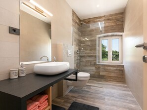 Shower, towels