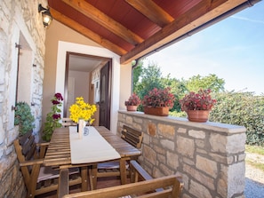 Balcony - Quietly Located Holiday Home With Spacious Terrace Near the Beach of Lanterna (Tar-Vabriga)