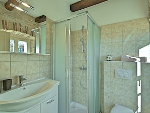 Shower, towels