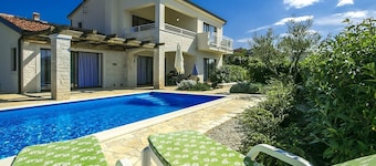 Sea View Villa in Višnjan With Swimming Pool