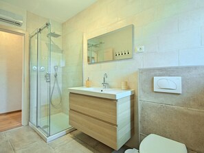Shower, towels