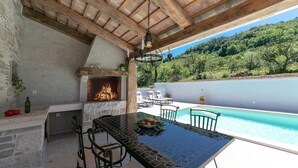 Balcony - Cozy Holiday Home in Motovun With Pool (Motovun)