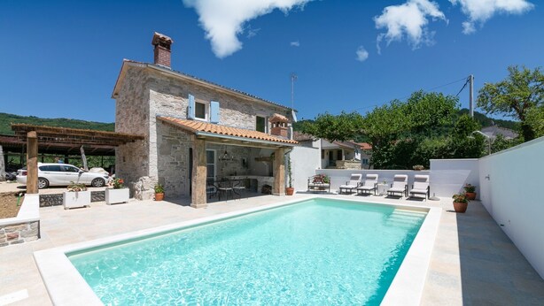 Outdoor pool - Cozy Holiday Home in Motovun With Pool (Motovun)