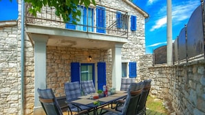 Balcony - Attractive Holiday Home in Višnjan With Private Pool (Visnjan)