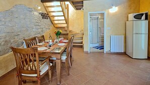 Dining - Attractive Holiday Home in Višnjan With Private Pool (Visnjan)