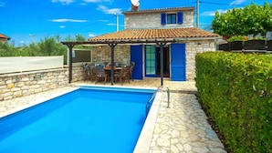 Exterior - Attractive Holiday Home in Višnjan With Private Pool (Visnjan)