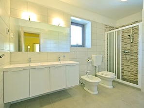 Bathroom - With Private Swimming Pool, Large Garden and Summer Kitchen Near the Beach (Visnjan)