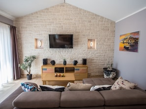 Fireplace, DVD player - Comfortable Villa With Garden, Swimming Pool, Outdoor Kitchen, Trampoline (Kastelir-Labinci)