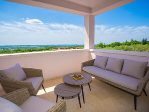 Balcony - Comfortable Villa With Garden, Swimming Pool, Outdoor Kitchen, Trampoline (Kastelir-Labinci)