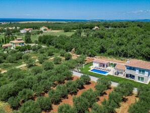 Exterior - Comfortable Villa With Garden, Swimming Pool, Outdoor Kitchen, Trampoline (Kastelir-Labinci)