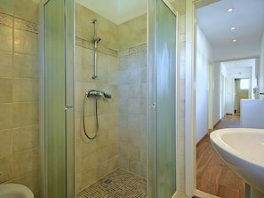 Shower, towels