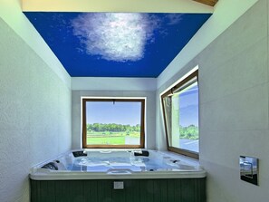 Combined shower/tub, towels - Comfortable Detached Villa With Swimming Pool Near the Beach (Brtonigla)