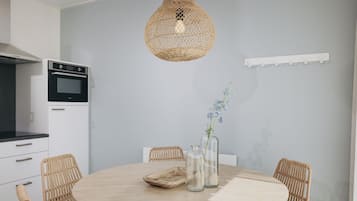 3 habitaciones, muebles diferentes y ropa de cama