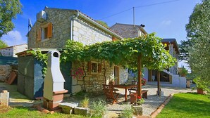 Exterior - Characteristic & Well Maintained Villa with Private Pool near Višnjan & Porec (Visnjan)