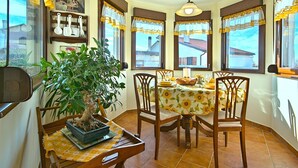 Dining - Cozy Home with Swimming Pool & Hot Tub in Buje (Buje)