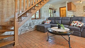 Living room - Cozy Cottage With Private Swimming Pool, Near the Beach and Porec (Porec)