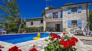 Exterior - Cozy Cottage With Private Swimming Pool, Near the Beach and Porec (Porec)