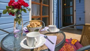 Balcony - Cozy Cottage With Private Swimming Pool, Near the Beach and Porec (Porec)