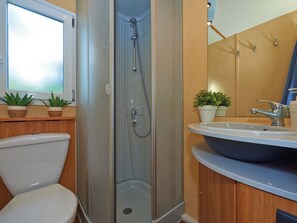 Chalet | Bathroom - Cozy Pine Forest Chalet (Cellole)