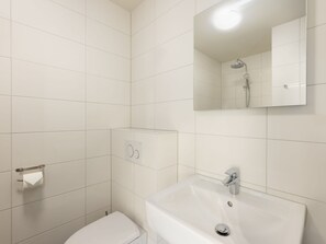 Apartment | Bathroom - Apartment in Egmond by the Beach (Egmond aan Zee)