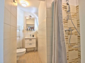 Apartment | Bathroom