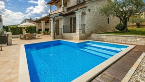 Unclassified image, 3 of 40, button - Detached Villa With Private Swimming Pool and Spectacular Views of Motovun (Vizinada)
