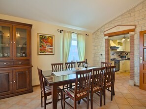 Dining - Detached Villa With Private Swimming Pool and Spectacular Views of Motovun (Vizinada)