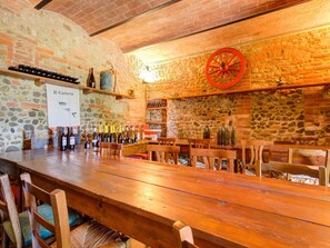 Apartment | Bar (on property)