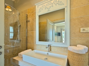 Shower, towels