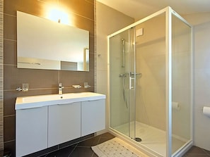 Shower, towels
