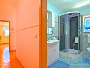 Shower, towels
