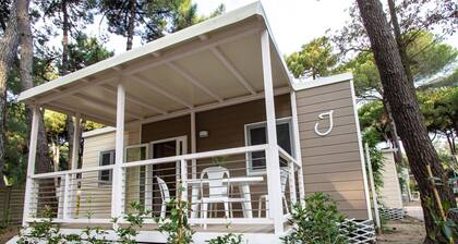 Detached Chalet with AC near Sea