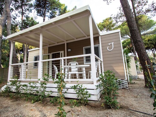 Wooden Chalet with AC near Sea