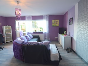 Living room - Simple Apartment in Falkenstadt near Schlossinsel Museum (Rodewisch)