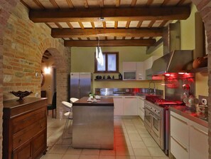 Fridge, microwave, stovetop, dishwasher - Belvilla by OYO Villadesign (Pergola)