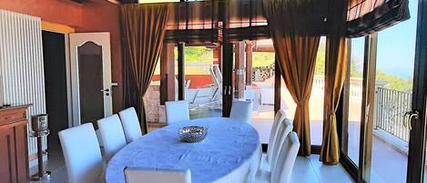 House | Dining
