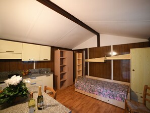Living room - Cozy Detached Bungalow With Veranda Near the Sea (Villanova d'Albenga)