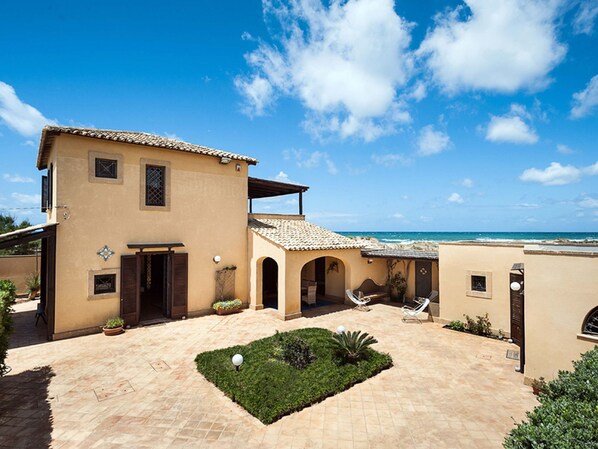 Exterior - Luxurious Villa in Marsala With Terrace (Marsala)