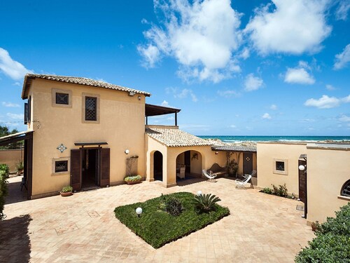 Luxurious Villa in Marsala With Terrace