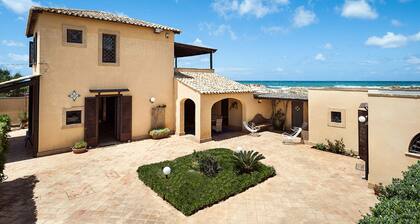 Luxurious Villa in Marsala With Terrace
