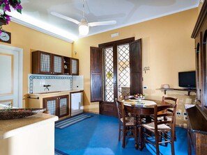 Dining - Luxurious Villa in Marsala With Terrace (Marsala)