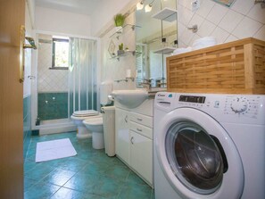 Shower, hair dryer, towels - Apartment on Ground Floor with Terrace & Garden near Porec & Beach (Porec)