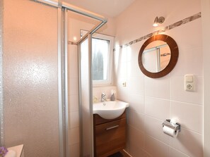 Shower, towels