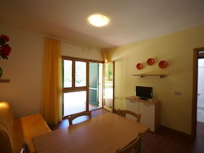 Dining - Semi Detached Bungalow with AC near Coast of Tuscany (Campiglia Marittima)