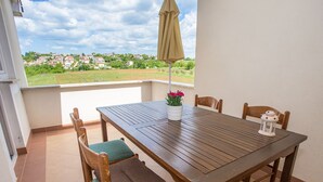 Balcony - Peaceful Apartment With Balcony in Porec (Porec)